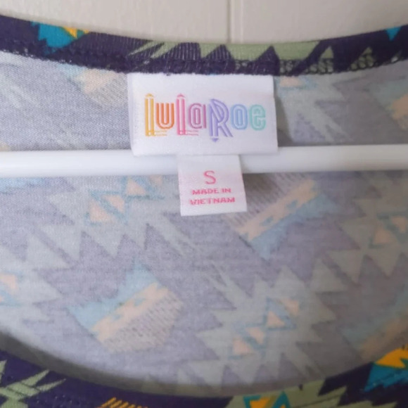 LulaRoe Green Aztec Print Irma Tunic - Picture 2 of 5